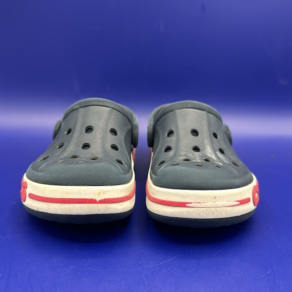 Crocs Slip Resistant Clogs Shoes Blue/White w/Red Stripe Youth Size 9 - Picture 4 of 9